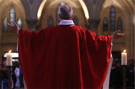 sacerdote - Catholic Mass, Church of Notre-Dame du Perpetuel Secours, Paris, France, Europe Foto de stock - Con derechos protegidos, Código: 841-06502134