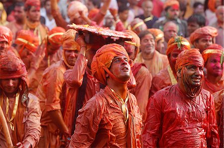 Barsana villagers celebrating Holi in Nandgaon, taunting Nandgaon villagers who throw colored fluids over them, Nandgaon, Uttar Pradesh, India, Asia Stock Photo - Rights-Managed, Code: 841-06502143