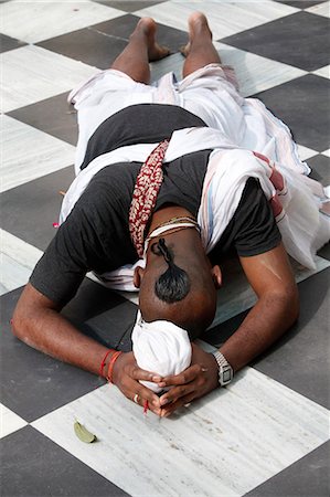 Hare Krishna devotee prostrating on the temple floor, Vrindavan, Uttar Pradesh, India, Asia Photographie de stock - Rights-Managed, Code: 841-06502173