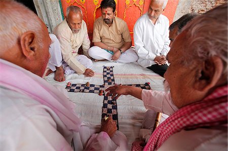 simsearch:841-06343948,k - Senior men playing a game, Mathura, Uttar Pradesh, India, Asia Stock Photo - Rights-Managed, Code: 841-06502212