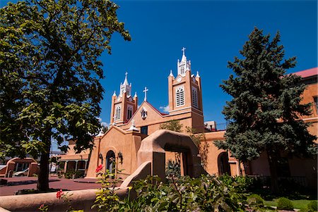 simsearch:841-02916059,k - Adobe church in Albuquerque, New Mexico, United States of America, North America Stock Photo - Rights-Managed, Code: 841-06502448