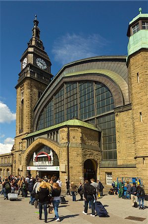 simsearch:841-03676677,k - The Wandelhalle (Promenade Hall) entrance to a shopping centre in the railway Central Station on Steintorwall, Hamburg, Germany, Europe Foto de stock - Direito Controlado, Número: 841-06502604