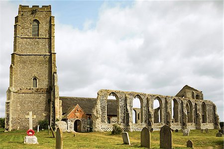simsearch:841-06341987,k - St. Andrew's Church, built in the 14th and 15th centuries but fell into ruin, and a smaller church was built inside in the 17th century, Covehithe, Suffolk, England, United Kingdom, Europe Stockbilder - Lizenzpflichtiges, Bildnummer: 841-06502640