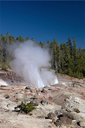 simsearch:841-06502710,k - Minor eruption from Steamboat Geyser, Norris Geyser Basin, Yellowstone National Park, UNESCO World Heritage Site, Wyoming, United States of America, North America Stock Photo - Rights-Managed, Code: 841-06502719