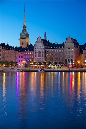 simsearch:841-06502861,k - Gamla Stan and Riddarholmen with spire of Riddarholmskyrkan (Riddarholmen Church) at dusk, Stockholm, Sweden, Scandinavia, Europe Photographie de stock - Rights-Managed, Code: 841-06502885