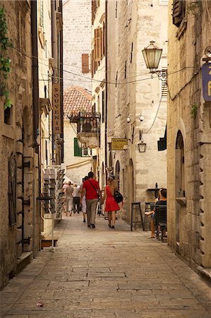 Narrow street in Old Town, UNESCO World Heritage Site, Kotor, Montenegro, Europe Foto de stock - Con derechos protegidos, Código: 841-06502967