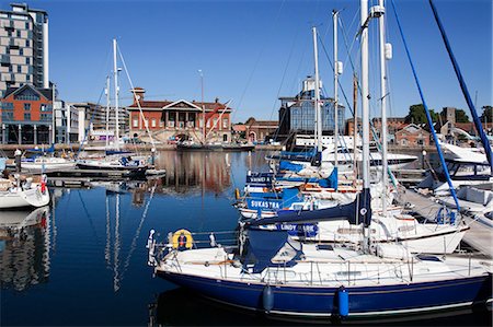 Yachts at Ipswich Haven Marina and the Old Custom House, Ipswich, Suffolk, England, United Kingdom, Europe Foto de stock - Con derechos protegidos, Código: 841-06503032