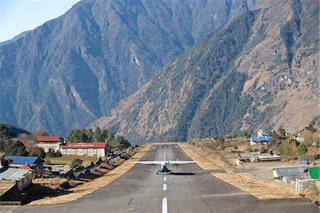 Lukla Airport and Runway, Solu Khumbu Region, Nepal, Himalayas, Asia Foto de stock - Direito Controlado, Número: 841-06503071