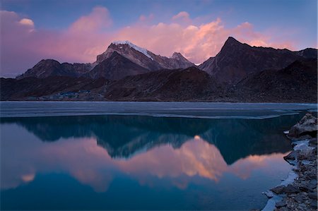 Dudh Pokhari Lake, Gokyo, Solu Khumbu (Everest) Region, Nepal, Himalayas, Asia Foto de stock - Direito Controlado, Número: 841-06503157