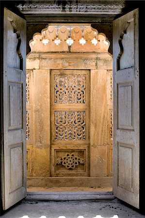 Morvi Temple (the Secretariat) an administrative building with a Hindu temple in the centre, built in the 19th century and being restored following the 1997 earthquake, Morvi, Gujarat, India, Asia Foto de stock - Con derechos protegidos, Código: 841-06616331