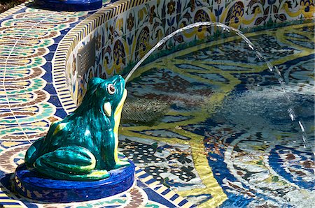 sevilla - Ceramic frog spitting out water, Frogs Fountain, Maria Luisa Park, Seville, Andalusia, Spain, Europe Foto de stock - Con derechos protegidos, Código: 841-06616380