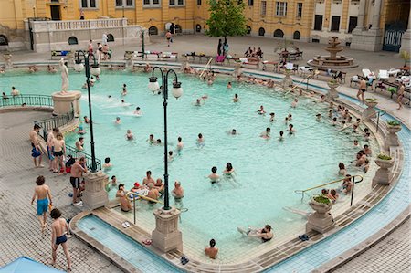 szchenyi baths - Outdoor pool with men and women at Szechenyi Thermal Baths, Budapest, Hungary, Europe Stock Photo - Rights-Managed, Code: 841-06616449