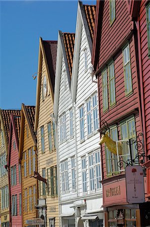 Wooden buildings on the waterfront, Bryggen, Vagen harbour, UNESCO World Heritage site, Bergen, Hordaland, Norway, Scandinavia, Europe Foto de stock - Con derechos protegidos, Código: 841-06616541