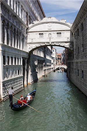 simsearch:841-06449044,k - Bridge of Sighs and gondola, Venice, UNESCO World Heritage Site, Veneto, Italy, Europe Stock Photo - Rights-Managed, Code: 841-06616612