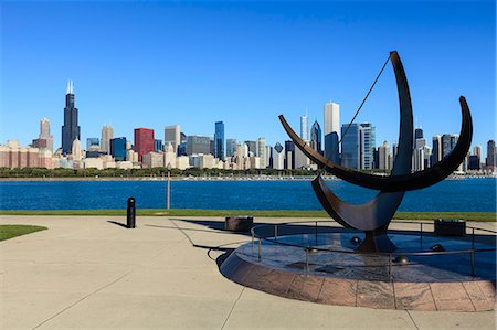 simsearch:841-02990908,k - Chicago cityscape from Lake Michigan, the Adler Planetarium Sundial in the foreground with Willis Tower, formerly the Sears Tower beyond, Chicago, Illinois, United States of America, North America Photographie de stock - Rights-Managed, Code: 841-06616682