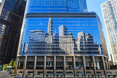 Skyscrapers on West Wacker Drive reflected in the Trump Tower, Chicago, Illinois, United States of America, North America Foto de stock - Con derechos protegidos, Código: 841-06616696