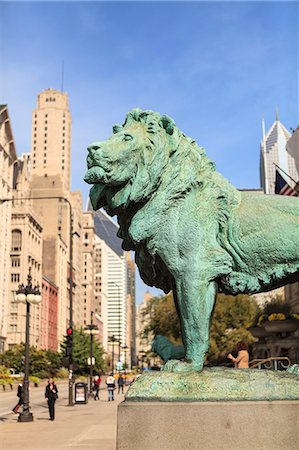 One of the two iconic bronze lion statues outside the Art Institute of Chicago, Chicago, Illinois, United States of America, North America Foto de stock - Con derechos protegidos, Código: 841-06616715