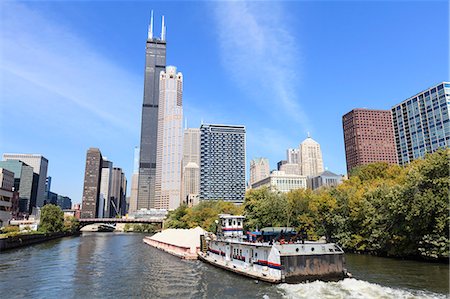 River traffic on the south branch of the Chicago River, Willis Tower, formerly the Sears Tower dominates the skyline, Chicago, Illinois, United States of America, North America Stock Photo - Rights-Managed, Code: 841-06616719