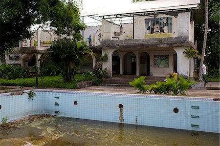 Visting the Pablo Escobar house at the Ranch Napoles, Medellin, Colombia, South America Photographie de stock - Rights-Managed, Code: 841-06616734