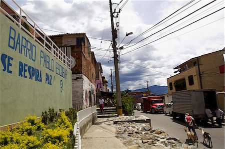 simsearch:841-06616729,k - Sightseeing on Barrio Pablo Escobar, where Pablo built 3000 houses, Medellin, Colombia, South America Stockbilder - Lizenzpflichtiges, Bildnummer: 841-06616735