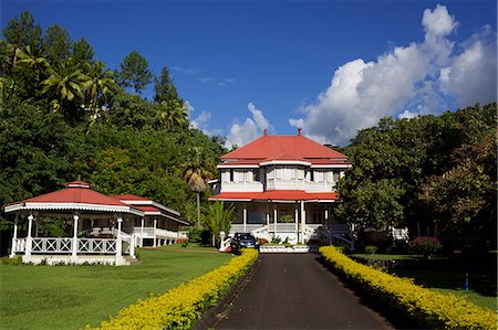 Classical colonial villa on the east coast of Tahiti island, French Polynesia, Pacific Foto de stock - Con derechos protegidos, Código: 841-06616751