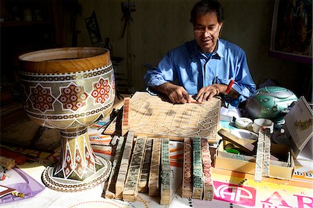 A marquetry worker in the bazaar of Isfahan, Iran, Middle East Stock Photo - Rights-Managed, Code: 841-06616761