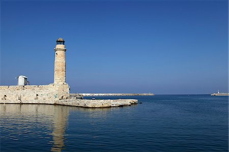 rethymno - The Venetian era harbour walls and lighthouse at the Mediterranean port of Rethymnon, Crete, Greek Islands, Greece, Europe Stockbilder - Lizenzpflichtiges, Bildnummer: 841-06616819