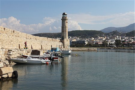 simsearch:841-06616823,k - The Venetian era harbour walls and lighthouse at the Mediterranean port of Rethymnon, Crete, Greek Islands, Greece, Europe Stockbilder - Lizenzpflichtiges, Bildnummer: 841-06616820