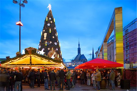 Christmas Market and the Biggest Christmas Tree in the World, Hansaplatz, Dortmund, North Rhine-Westphalia, Germany, Europe Photographie de stock - Rights-Managed, Code: 841-06616944