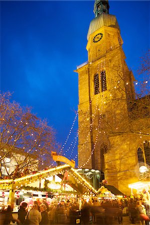 St. Reinoldi Church and Christmas Market at dusk, Dortmund, North Rhine-Westphalia, Germany, Europe Photographie de stock - Rights-Managed, Code: 841-06616947