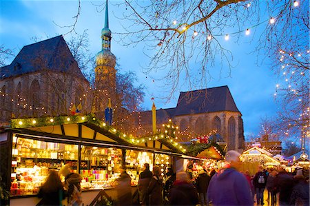 St. Reinoldi Church and Christmas Market at dusk, Dortmund, North Rhine-Westphalia, Germany, Europe Photographie de stock - Rights-Managed, Code: 841-06616950