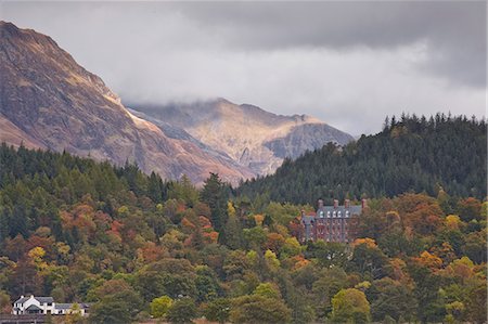 Houses dotted on the mountain side in Glencoe, Highlands, Scotland, United Kingdom, Europe Foto de stock - Con derechos protegidos, Código: 841-06617009