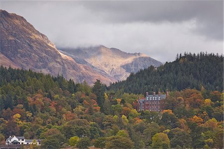 Houses dotted on the mountain side in Glencoe, Highlands, Scotland, United Kingdom, Europe Photographie de stock - Rights-Managed, Code: 841-06617009