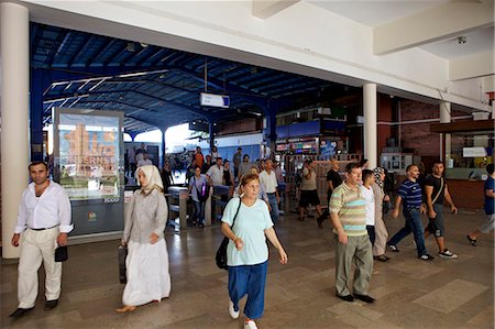 simsearch:841-07201472,k - Commuters at Sirkeci Gar (Central railway) railway station former terminal stop of the Orient Express, Istanbul, Turkey, Europe, Durasia Foto de stock - Con derechos protegidos, Código: 841-06617029