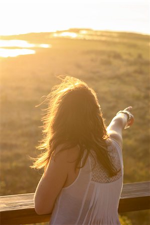 point d'eau - A young woman points out to a water hole at sunset, St. Lucia Wetlands, Kwa-Zulu Natal, South Africa, Africa Photographie de stock - Rights-Managed, Code: 841-06804361