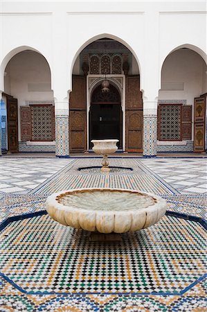säule - Marrakech Museum, fountain in the interior, Old Medina, Marrakech, Morocco, North Africa, Africa Stockbilder - Lizenzpflichtiges, Bildnummer: 841-06804561
