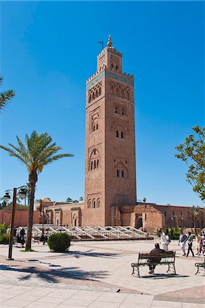 simsearch:841-07653072,k - Moroccan man sat on a bench in front of Koutoubia Mosque, Marrakech, Morocco, North Africa, Africa Photographie de stock - Rights-Managed, Code: 841-06804574