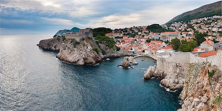 dubrovnik - Fort Lovrijenac (St. Lawrence Fortress) and the coastline from the Old City Walls, Dubrovnik, Dalmatian Coast, Adriatic, Croatia, Europe Fotografie stock - Rights-Managed, Codice: 841-06804655