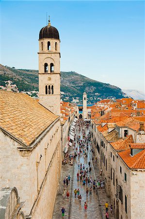 ragusa - Dubrovnik Old Town, Stradun, Franciscan Monastery and City Bell Tower from Dubrovnik City Walls, UNESCO World Heritage Site, Dubrovnik, Dalmatian Coast, Croatia, Europe Photographie de stock - Rights-Managed, Code: 841-06804651