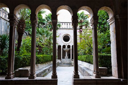 Courtyard inside Franciscan Monastery-Museum, Dubrovnik Old Town, UNESCO World Heritage Site, Dubrovnik, Croatia, Europe Foto de stock - Con derechos protegidos, Código: 841-06804683