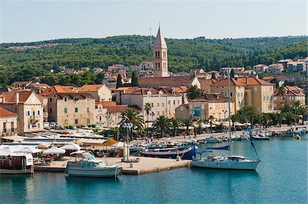 dalmatia coast - Supetar Harbour and the Church of the Annunciation, Brac Island, Dalmatian Coast, Adriatic, Croatia, Europe Foto de stock - Con derechos protegidos, Código: 841-06804701