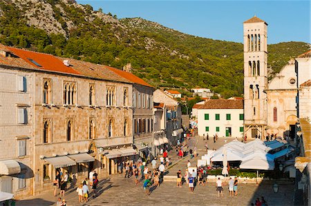 simsearch:841-07082126,k - St. Stephens Square (Trg Svetog Stjepana), cafes and tourists, Hvar Town, Hvar Island, Dalmatian Coast, Croatia, Europe Foto de stock - Con derechos protegidos, Código: 841-06804720