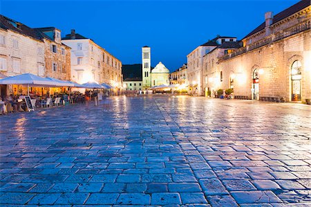 simsearch:841-06447059,k - St. Stephens Cathedral in St. Stephens Square at night, Hvar Town, Hvar Island, Dalmatian Coast, Croatia, Europe Photographie de stock - Rights-Managed, Code: 841-06804746