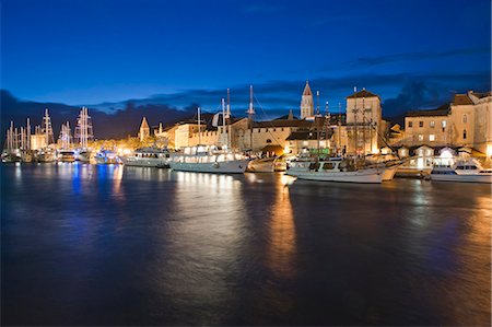 Trogir town and boat docks at night, Trogir, Dalmatian Coast, Adriatic, Croatia, Europe Foto de stock - Con derechos protegidos, Código: 841-06804790