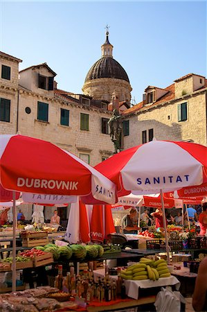 Market with statue of Ivan Gundulic, Dubrovnik, Croatia, Europe Stockbilder - Lizenzpflichtiges, Bildnummer: 841-06805274