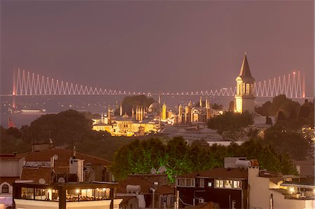 Topkapi Palace and Bosphorus bridge at night, Istanbul, Turkey, Europe Foto de stock - Con derechos protegidos, Código: 841-06805412