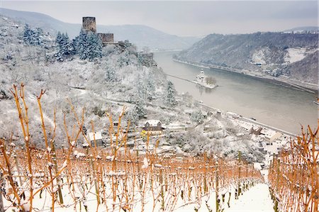 snowy river - The Rhine River, Pfalz Castle and Gutenfels Castle in winter, Rheinland-Pfalz, Germany, Europe Foto de stock - Direito Controlado, Número: 841-06805585