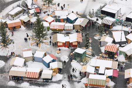 View over the Neumarkt Christmas Market below the Frauenkirche, Dresden, Saxony, Germany, Europe Photographie de stock - Rights-Managed, Code: 841-06805581