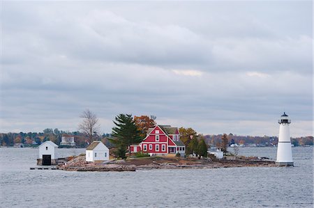 fleuve saint-laurent - A lighthouse on the St. Lawrence River, New York State, United States of America, North America Photographie de stock - Rights-Managed, Code: 841-06805627