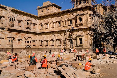 Morvi Temple (the Secretariat) an administrative building with a Hindu temple in the centre, built in the 19th century and being restored following the 1997 earthquake, Morvi, Gujarat, India, Asia Foto de stock - Con derechos protegidos, Código: 841-06805649